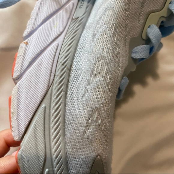 HOKA Arahi 6 size 9 B - Picture 11 of 16
